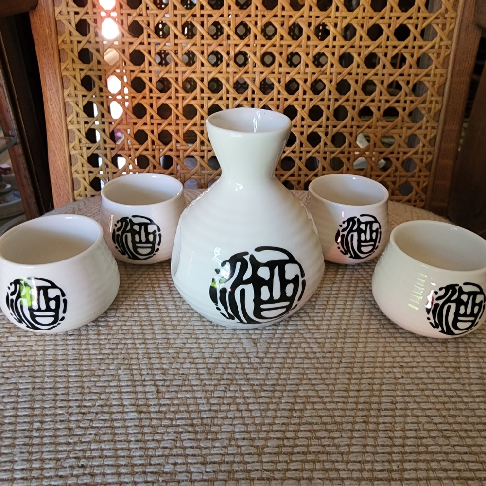 NWB Sake Decanter and Set of 4 Cups